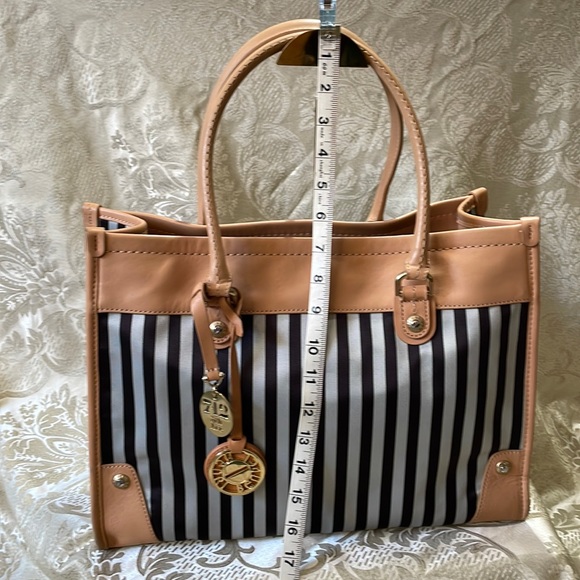 Henri Bendel Tote jacquard and leather details. VERY UNIQUE 🔥 - Picture 6 of 12